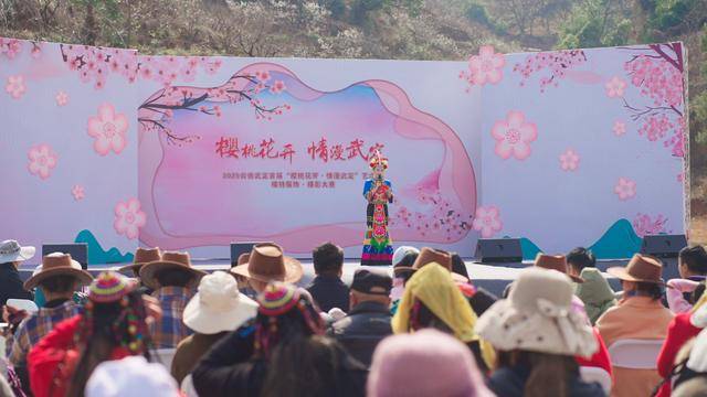 2025武定首屆“櫻桃花開·情漫武定”藝術(shù)節(jié)模特服飾·攝影大賽啟幕:模特?cái)z影公司
