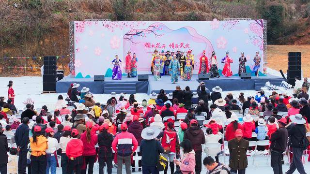 2025武定首屆“櫻桃花開·情漫武定”藝術(shù)節(jié)模特服飾·攝影大賽啟幕:模特?cái)z影公司
